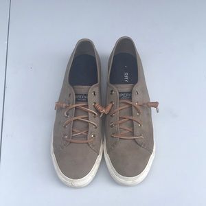 Barely worn Sperry Sneakers with thick sole